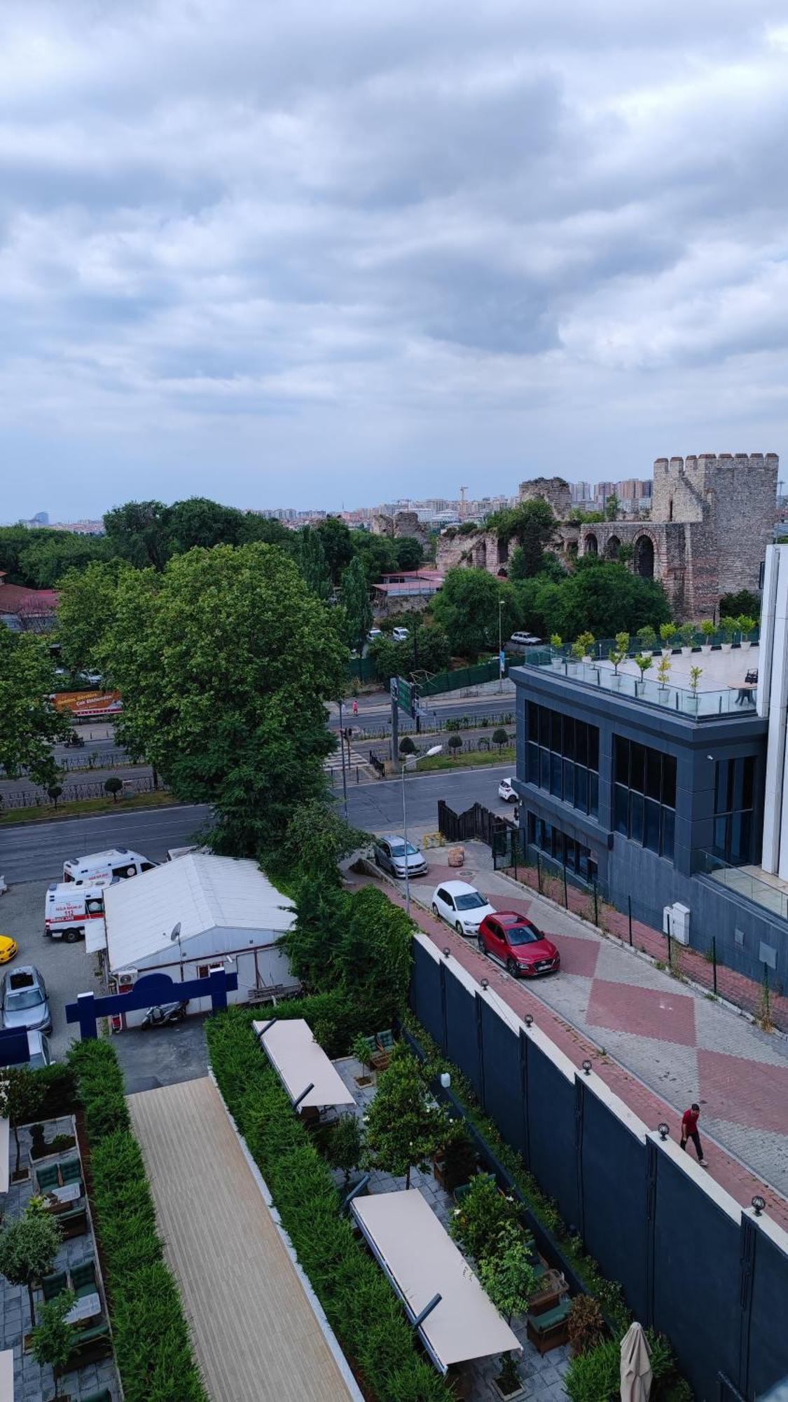 Porta Romanos Hotel